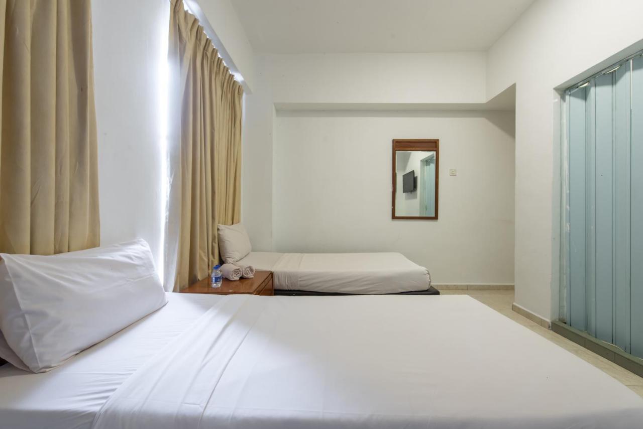 Hollitel Hotel Malacca Esterno foto